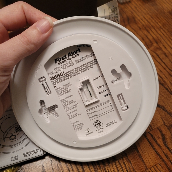 NEW First Alert BRK Smoke Detector 9120b with Battery Backup - Picture 9 of 9
